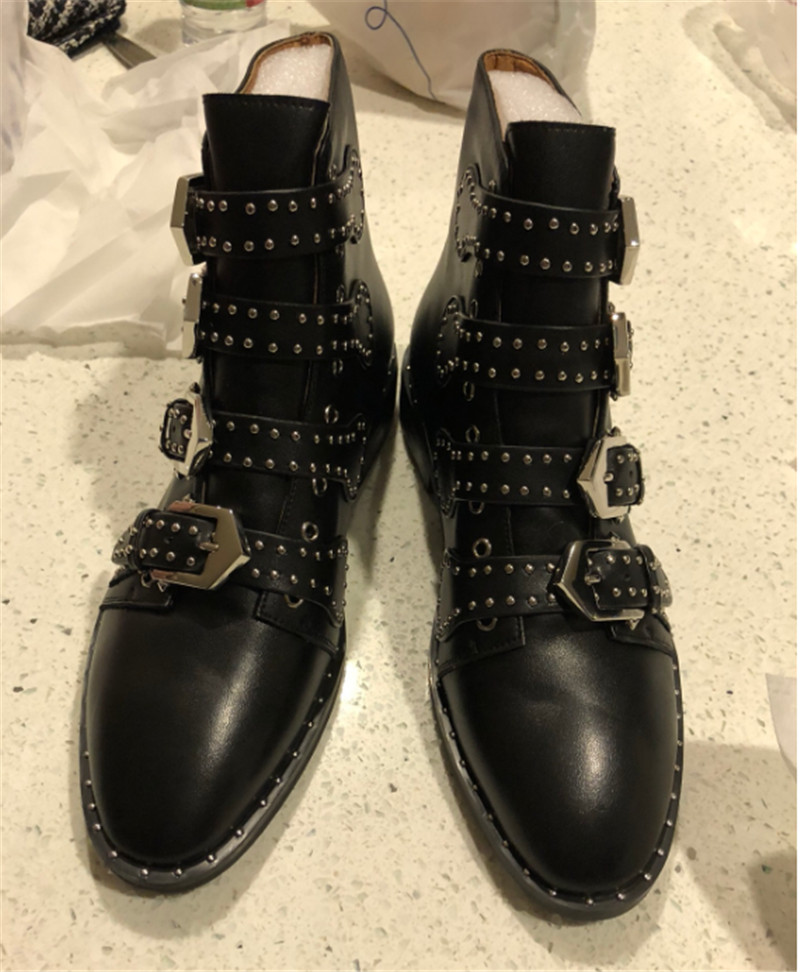 Handmade Luxury women black rivet Martin boots British genuine leather rivets fashion retro locomotive pointed boots
Handmade Luxury women black rivet Martin boots British genuine leather rivets fashion retro locomotive pointed boots