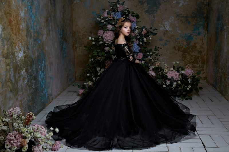 Pentelei 2019 Black Flower Girl Dresses For Weddings Off The Shoulder Long Sleeves Lace Little Kids Baby Gowns Cheap Vintage Communion Dress