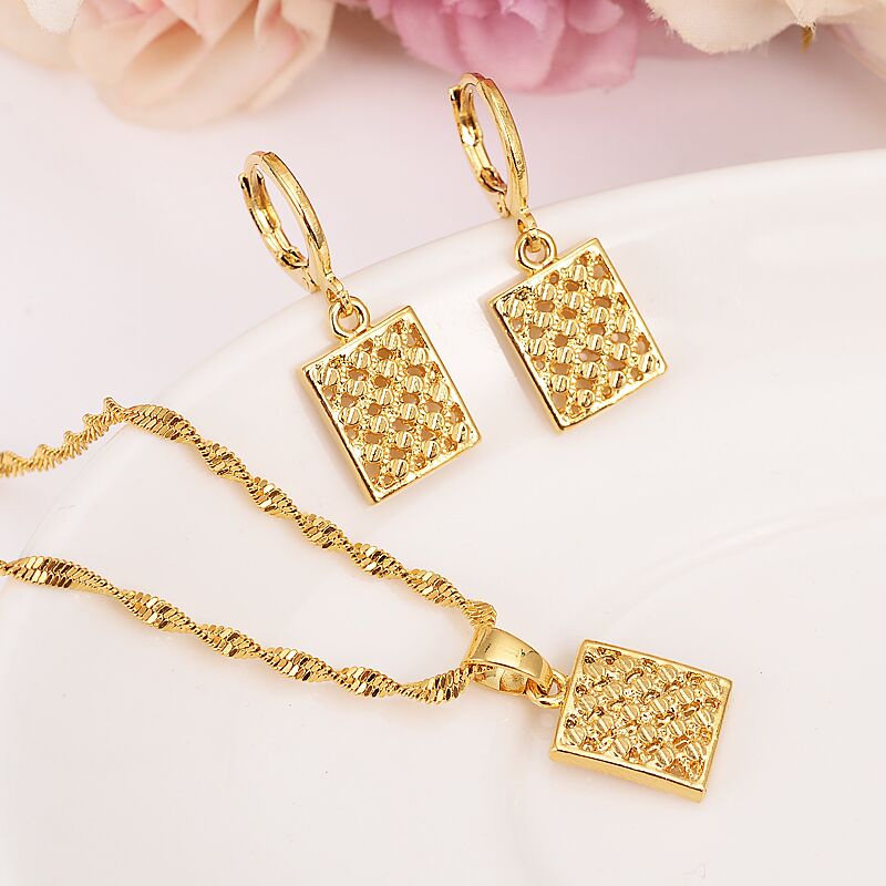 24 k Fine Yellow Gold Filled african Beads pane hole Pendant Earrings Initial Chain for Women Necklace bridal girl brand Jewelry, Golden
24 k Fine Yellow Gold Filled african Beads pane hole Pendant Earrings Initial Chain for Women Necklace bridal girl brand Jewelry, Golden