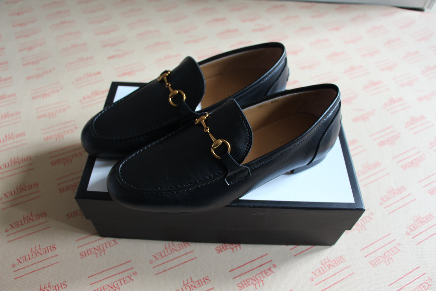 Classic mens womens leather loafer Designer Shoes elongated toe horsebit stitched detail loafer for men size 38-46, As pic
Classic mens womens leather loafer Designer Shoes elongated toe horsebit stitched detail loafer for men size 38-46, As pic