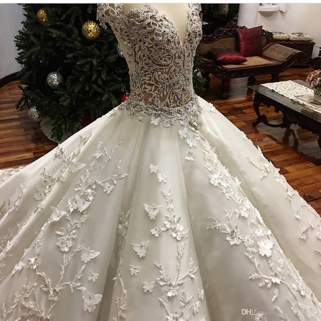 Luxury Beaded Lace Ball Gown Wedding Dresses Sexy Sheer Neck Short Sleeves Appliqued Saudi Arabic Bridal Gowns Custom Made