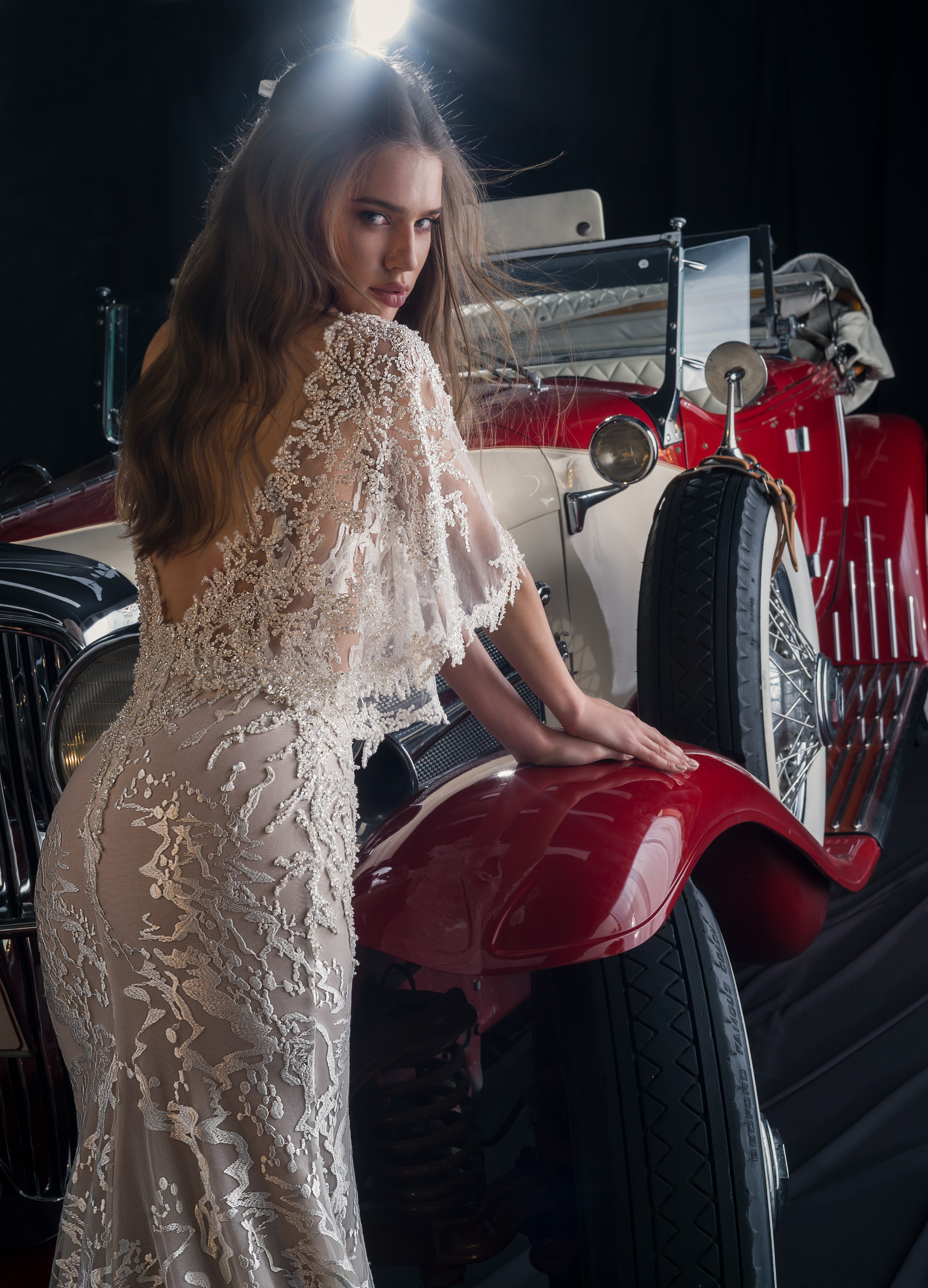 Elihav Sasson Mermaid Wedding Dresses Deep V Neck Lace Applique Sweep Train Beaded Sequins Sext Beach Bridal Dress Plus Size Wedding Gowns