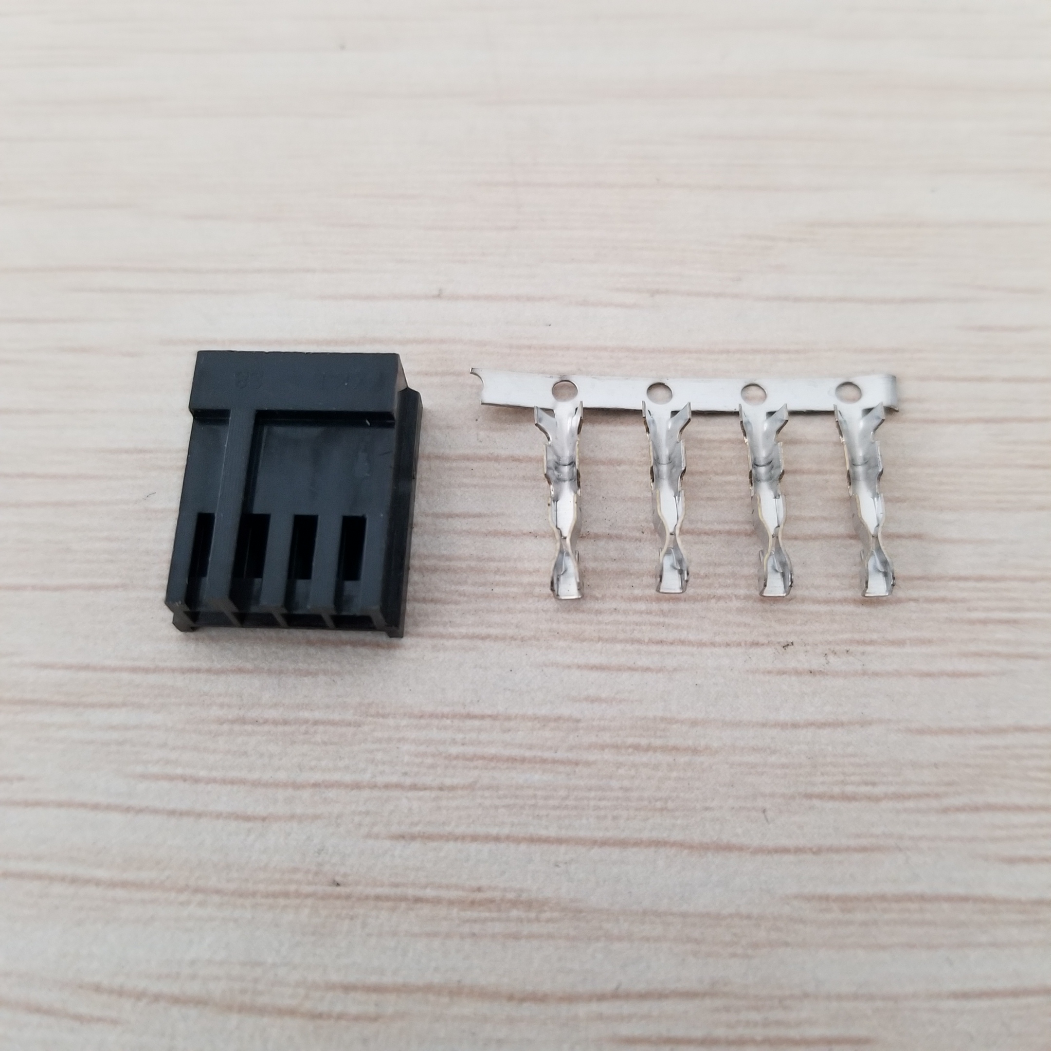 10 Set/lot Small 4Pin Floppy Power Small Black Plastic Shell and Floppy Connector Plastic Shell with Terminals
10 Set/lot Small 4Pin Floppy Power Small Black Plastic Shell and Floppy Connector Plastic Shell with Terminals