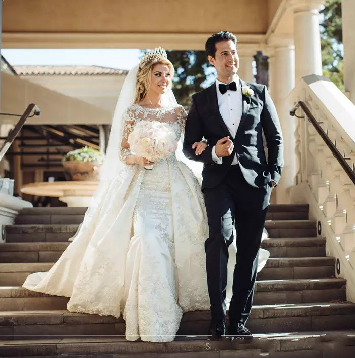 Luxury Appliques Lace Dubai Long Sleeve Wedding Gowns With Detachable Train Jewel Neck Country Wedding Dress Satin Illusion Plus Size Bridal