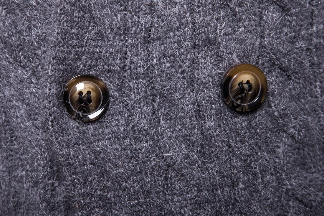 18 FW Mens Knitted Coats Fashion Lapel Neck Sweaters Double Breasted Slim Fit Warm Knitting Jackets B4