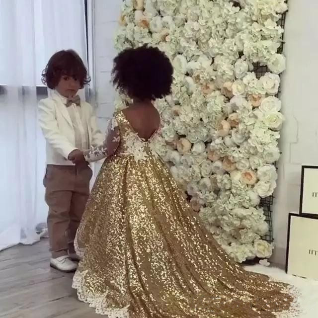2018 Gold Sequins Flower Girls Dresses For Weddings V Back White Lace Appliques Long Sleeves Princess Floor Length Pageant Gowns Kids Prom