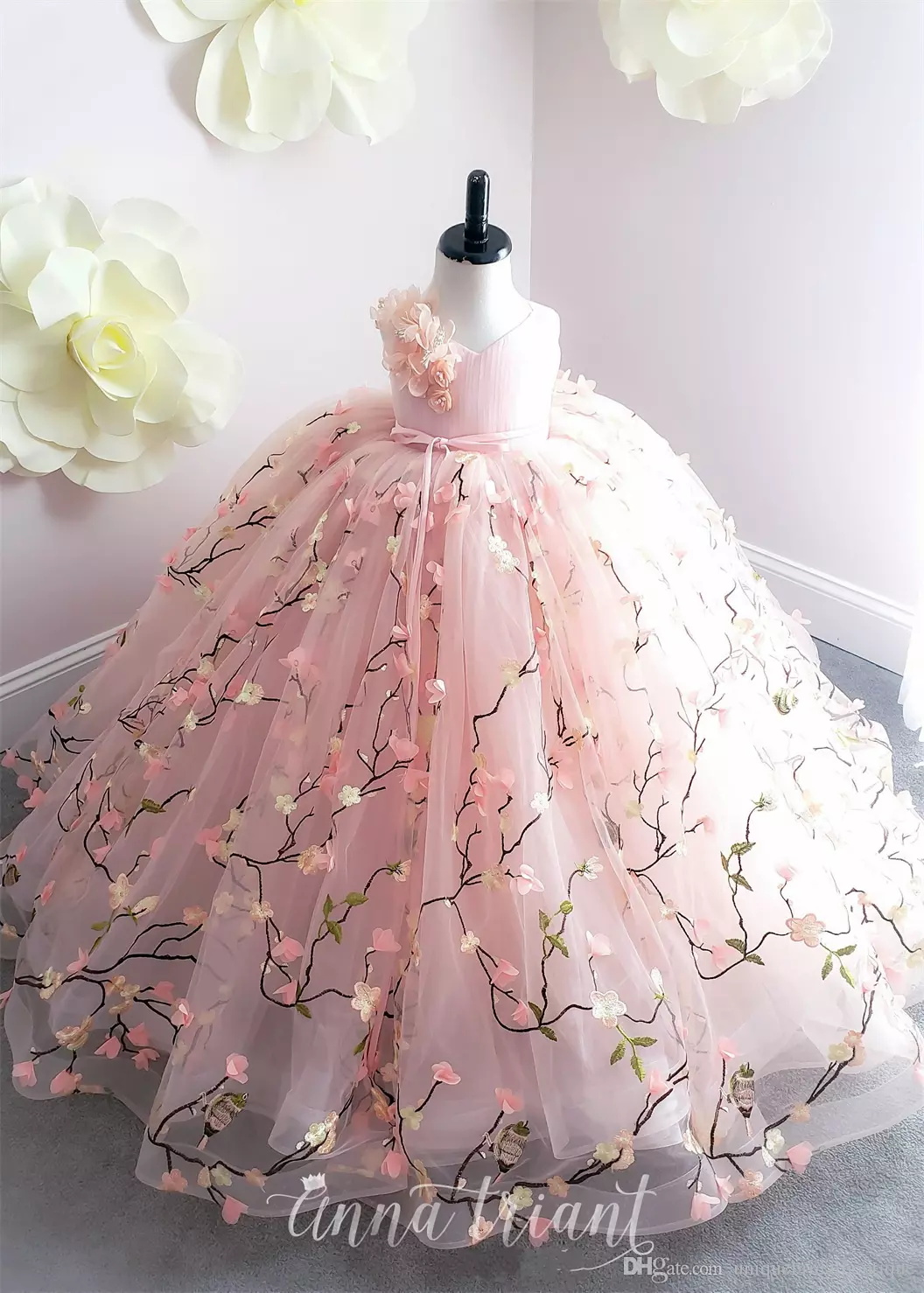 Princess Pink wer Dresses Lace 3D ral Appliques Ball Gown Little Girl Birthday Party Gowns Sweep Train Kids Formal Wear