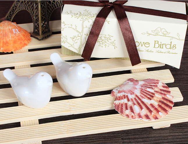 Wholesale- wedding favor gift and giveaways for guest -- Ceramic Love Birds Salt and Pepper Shaker party souvenir 200pieces=100sets