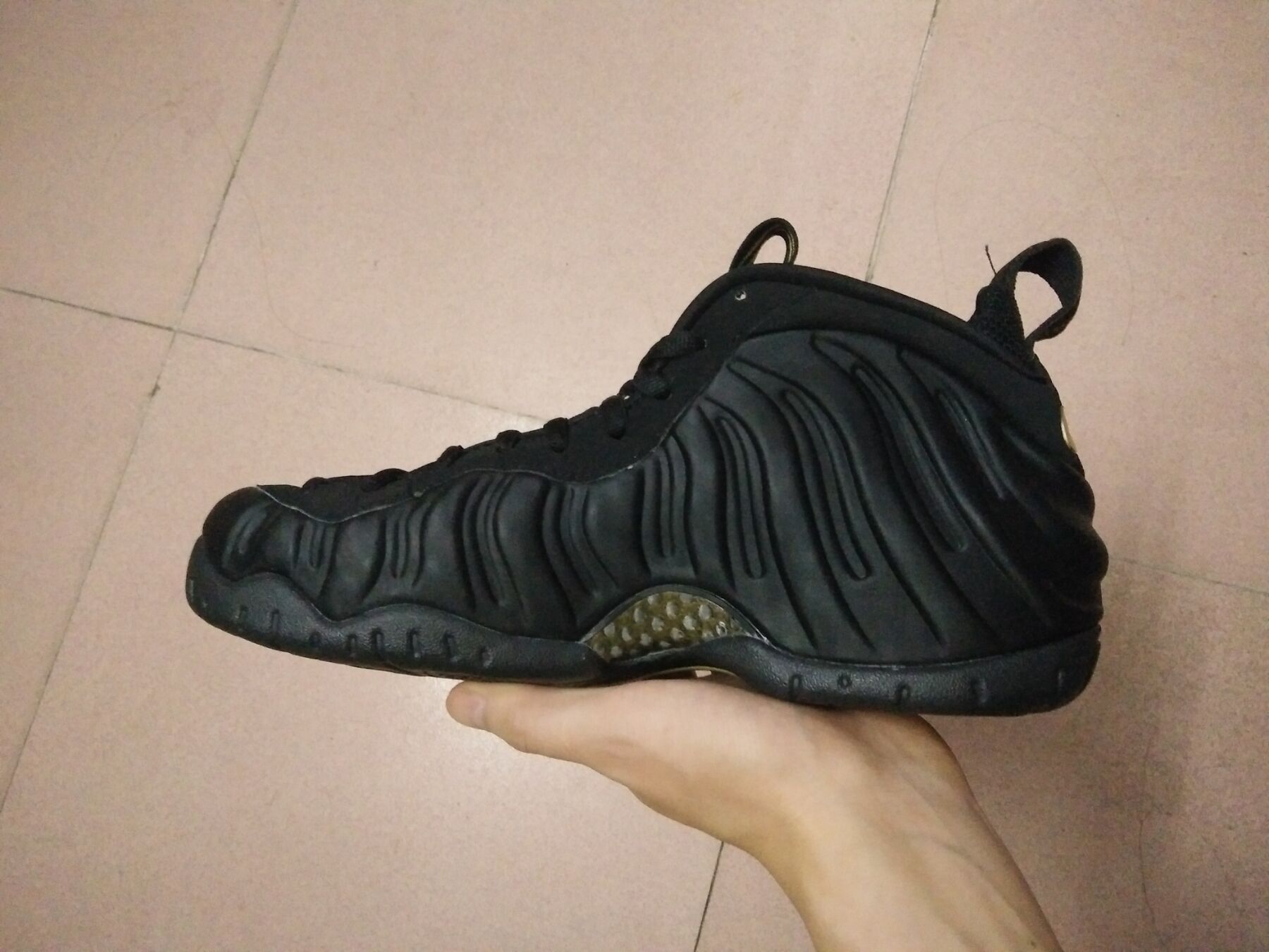 Black / Metallic Gold basketball shoes men athletic shoes sneaker 
Black / Metallic Gold basketball shoes men athletic shoes sneaker