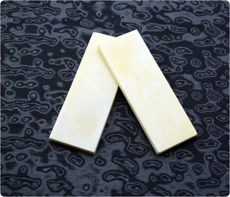 2pcs bovine bone DIY knife handle material For Damascus cutting tool septum 105x30x5mm
2pcs bovine bone DIY knife handle material For Damascus cutting tool septum 105x30x5mm