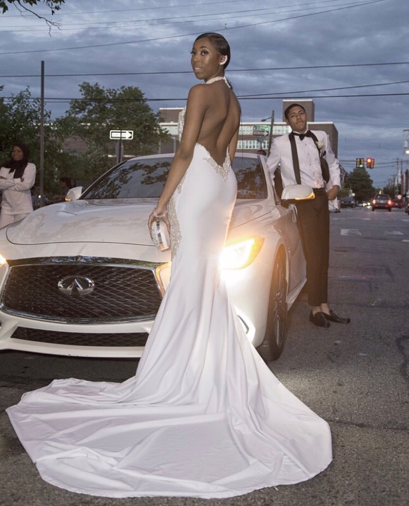 White Black Sexy Girls African Mermaid Prom Dresses Halter Neck Gold Applique Beaded Backless Floor Length Formal Party Wear Evening Gowns