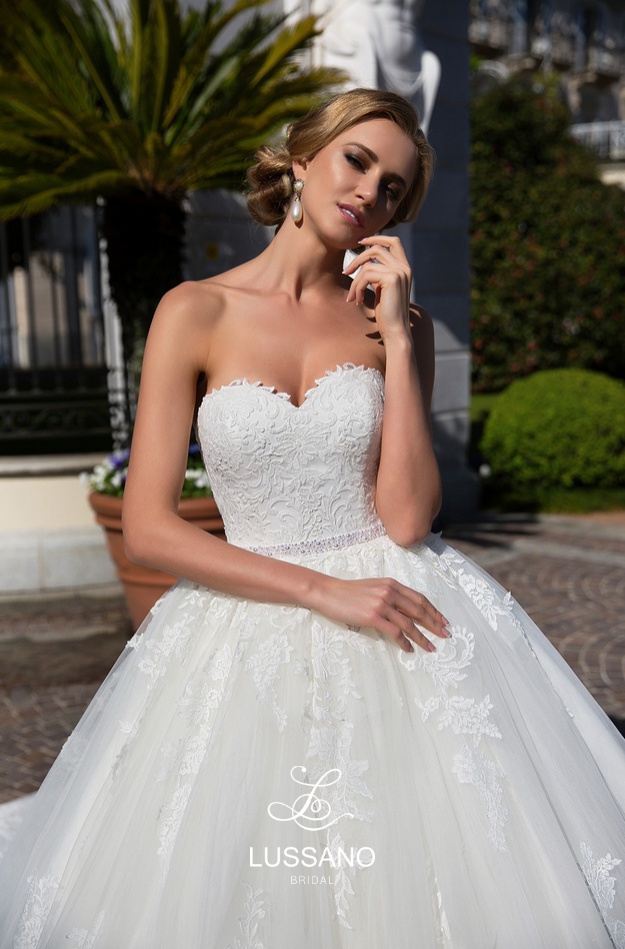 A Line Lussano Lace Dresses Applique Off Shoulder Court Train Bridal Gowns Wedding Party Dress Vestido De Novia pplique