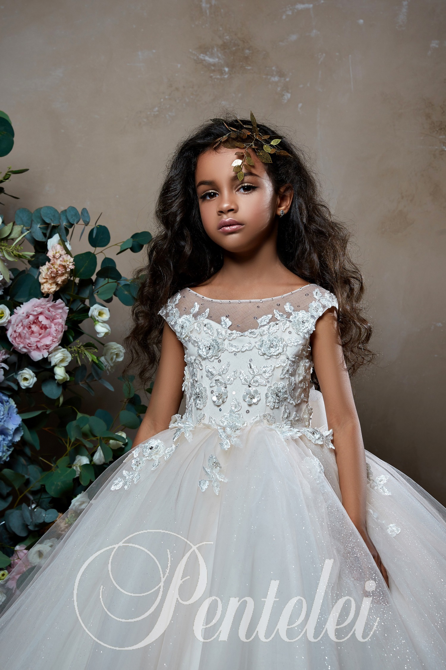 2019 Pentelei Ball Gown Wer Girl Dresses For Weddings Jewel Neck 3D Ral Applqiues Lace Girls Pageant Dress With Bow Appliques Beaded S Lz0304