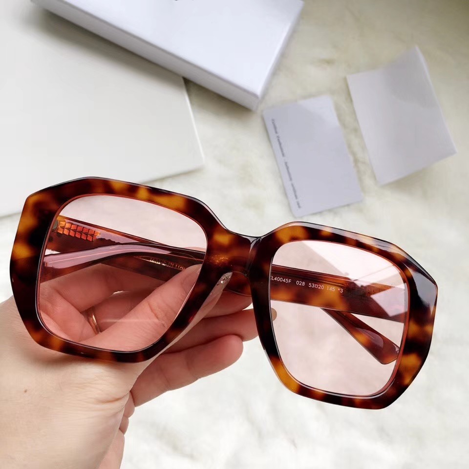 Oculos Gshro For Men Sunglasses Sunglasses Glasses Men Women 40045 Women Mens Designer Glasses Sun De Mens Designer For Fmfew, White;black
Oculos Gshro For Men Sunglasses Sunglasses Glasses Men Women 40045 Women Mens Designer Glasses Sun De Mens Designer For Fmfew, White;black