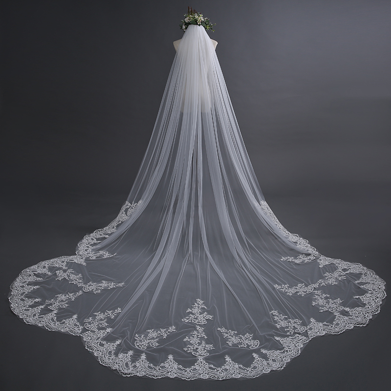 Best Selling Luxury Real Image Wedding Veils Three Meters Long Veils Lace Applique Crystals Cathedral Length Cheap Bridal Veil, Champagne
Best Selling Luxury Real Image Wedding Veils Three Meters Long Veils Lace Applique Crystals Cathedral Length Cheap Bridal Veil, Champagne