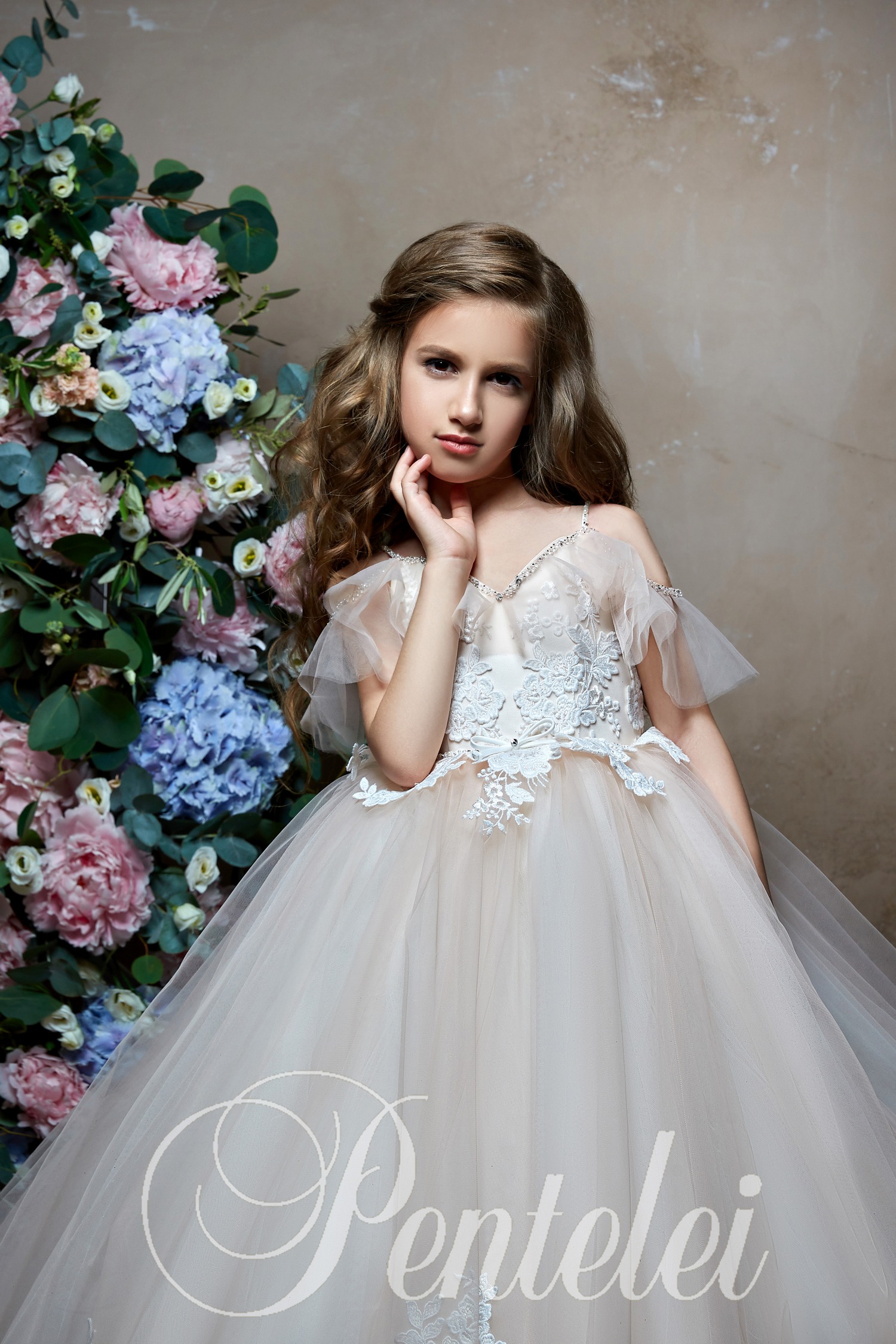Pentelei 2019 Cute Flower Girl Dresses For Weddings Off The Shoulder Short Sleeve Lace Girls Pageant Dress Appliques Beaded Ball Gown