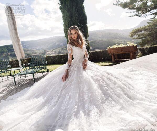 2019 Nora Naviano Country Wedding Dresses A Line Lace Appliques Long Sleeves Court Train Beach Bridal Gowns Sheer Jewel Neck Wedding Dress