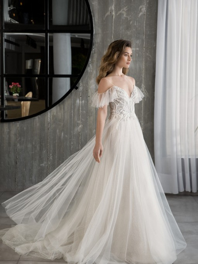 Bohemian Wedding Dresses Spaghetti Lace Applique A Line Tulle Sweep Train Backless Beach Bridal Dress Illusion Cheap Boho Wedding Gowns