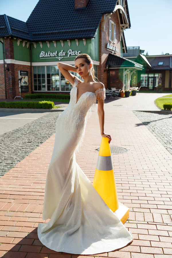 2019 Bling Mermaid Wedding Dresses Sheer Jewel Neck Beading Sexy Backless Sweep Train Beach Wedding Dress Custom Made Plus Size Bridal Gowns