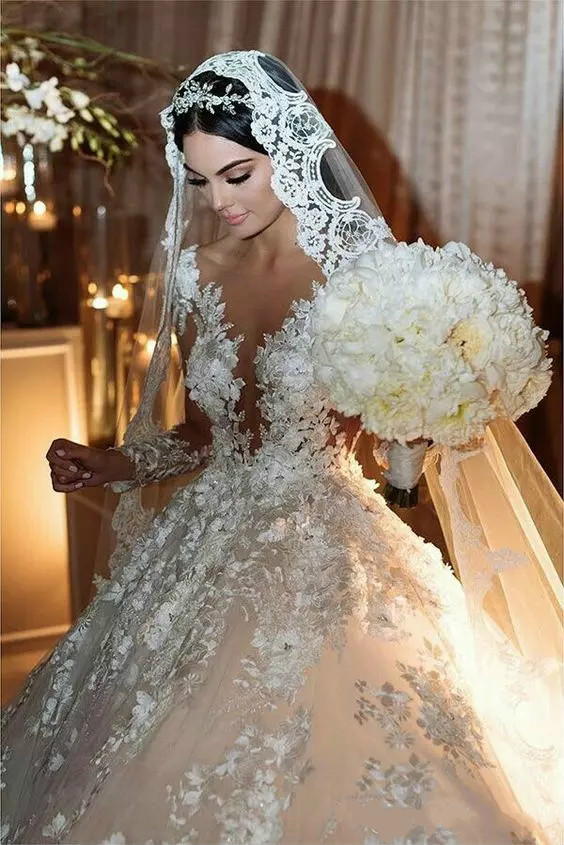 Luxury Ball Gown Wedding Dresses Lace Applique Sheer Jewel Neck Backless Sexy Country Wedding Gowns Long Sleeve Plus Size Bridal Dress