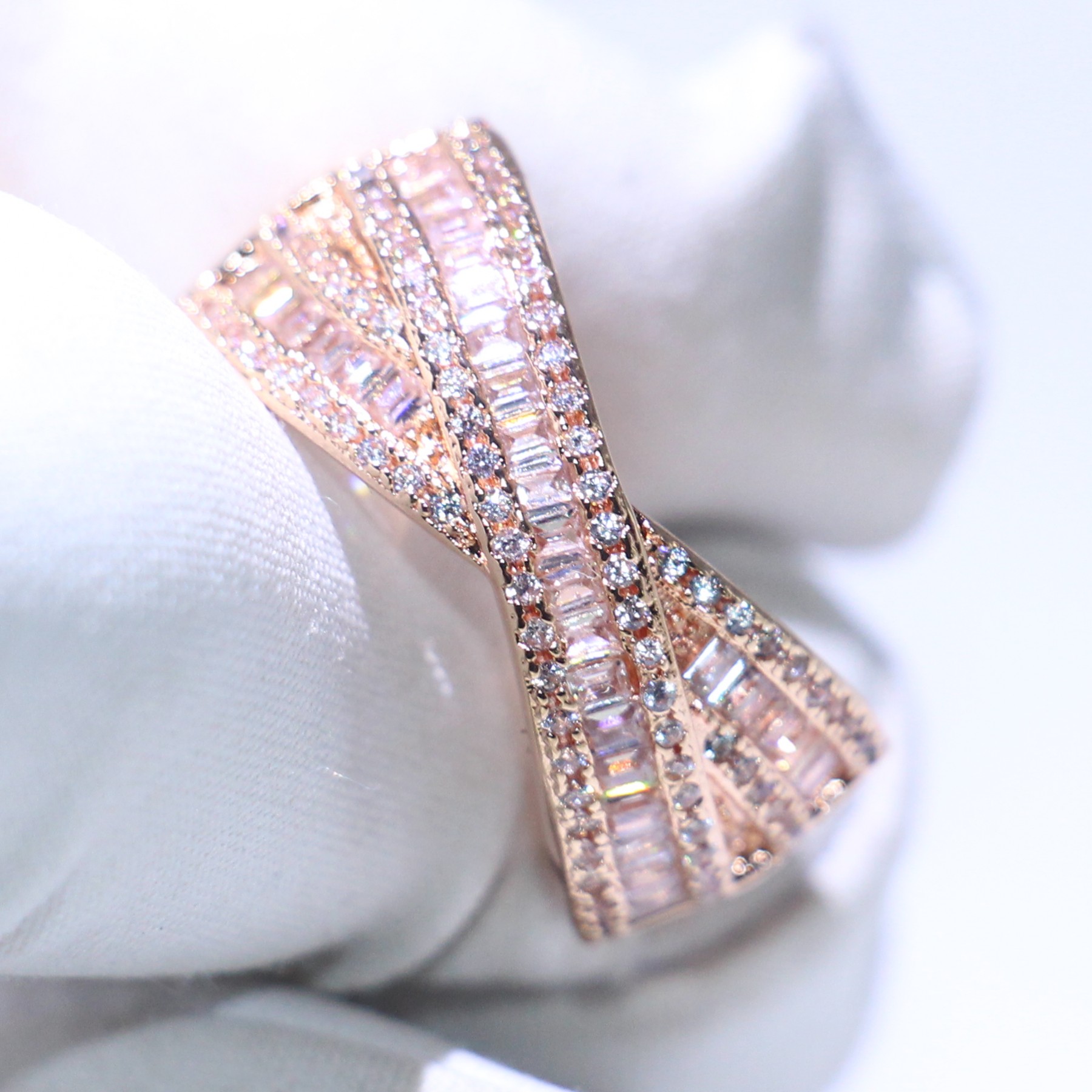 urious Sterg Sier & Rose Gold Fill Princess Cut CZ Dia Wedding Cross Band Ring
