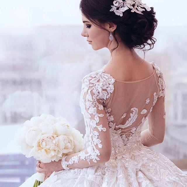 2018 Luxury Wedding Dresses Pearls Beaded Appliques Wedding Dresses Arabia Princess Royal Fabulous A Line Tulle Cathedral Train Bridal Gown