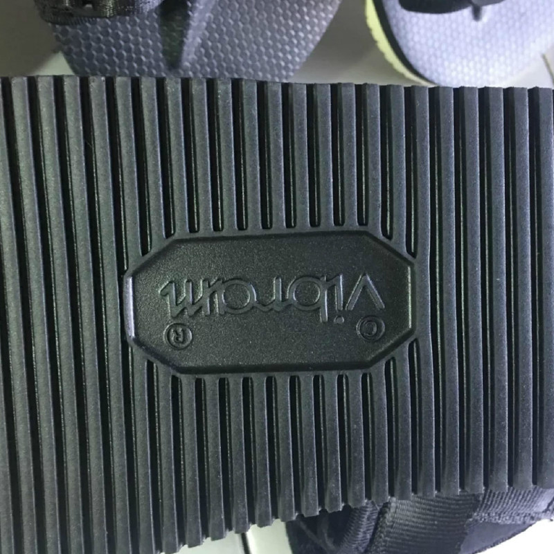 Sandals king!!! Suicoke fashion sandals beach shoes slipper for men and women.