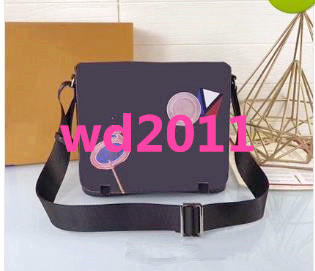 High quality Classic fashion Men leather messenger bags school bookbag shoulder bags 26cm, Black
High quality Classic fashion Men leather messenger bags school bookbag shoulder bags 26cm, Black