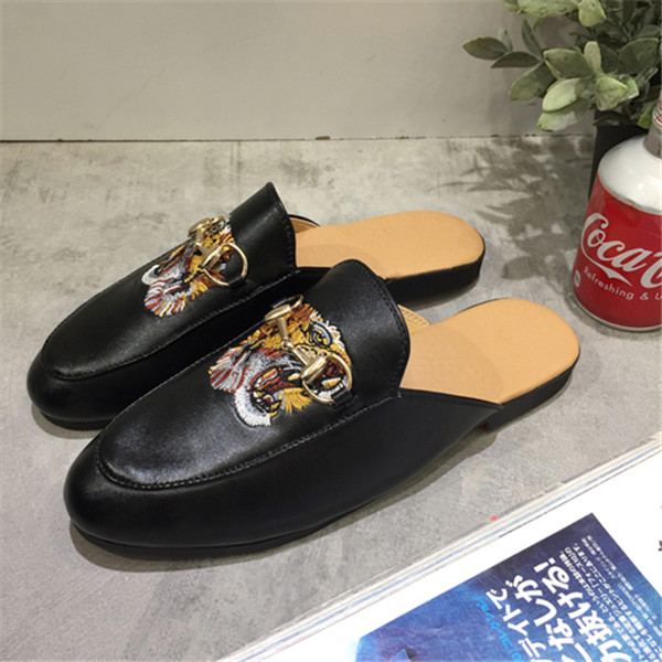 Hot Sale 2018 Men Fur Slippers Luxury Designer Fashion Loafers Embroidery Princetown Mules Flats 38 39 40 41 42 43 44 Tiger Shoes AK037, Black
Hot Sale 2018 Men Fur Slippers Luxury Designer Fashion Loafers Embroidery Princetown Mules Flats 38 39 40 41 42 43 44 Tiger Shoes AK037, Black