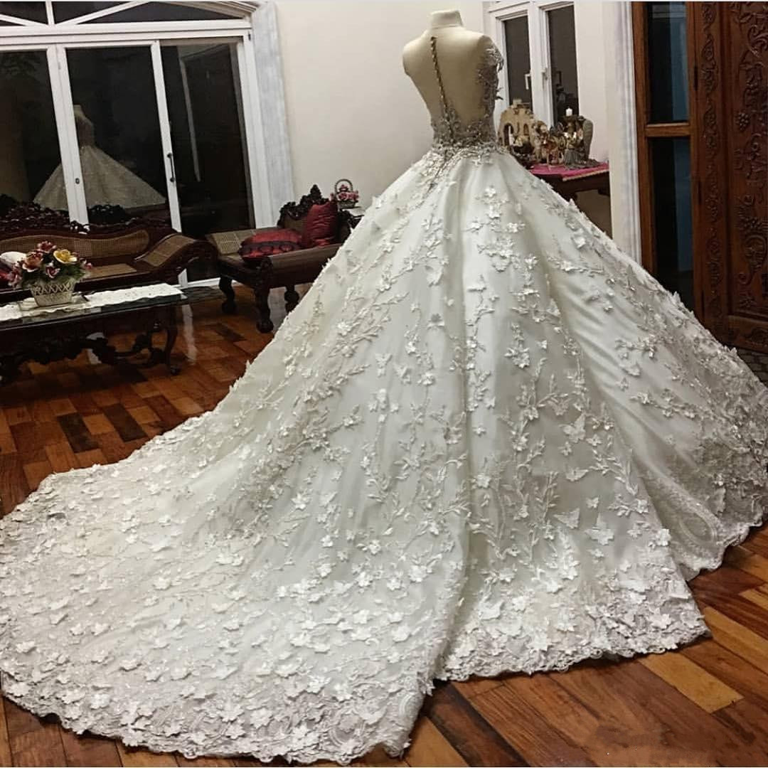 Luxury Beaded Lace Ball Gown Wedding Dresses Sexy Sheer Neck Short Sleeves Appliqued Saudi Arabic Bridal Gowns Custom Made