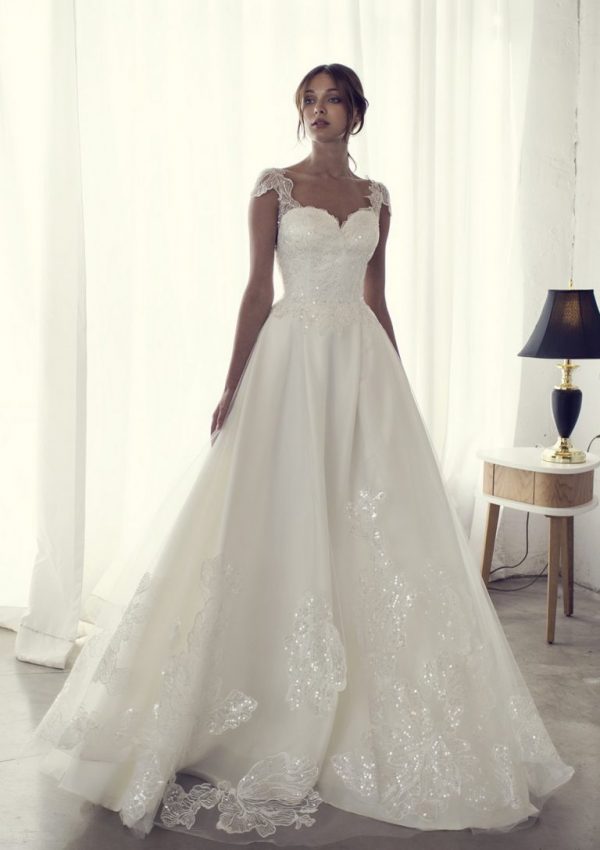 Riki Dalal 2018 Beach Wedding Dress With Lace Sequined Appliqued Cap Sleeve Floor Length Satin Bridal Dress Cheap Plus Size Wedding Gowns