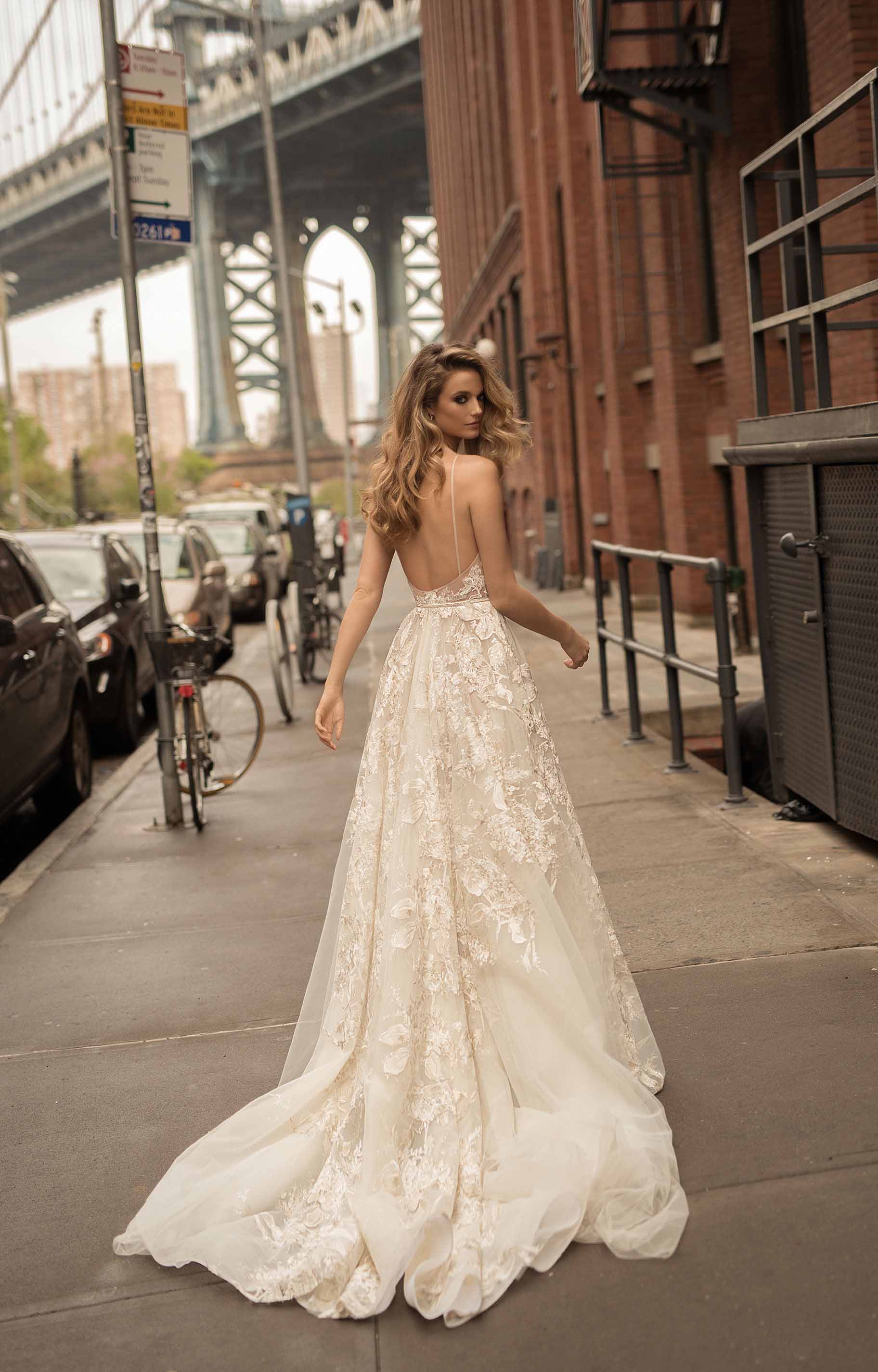 Elegant Berta Beach Wedding Dresses Lace Appliques A Line Backless Illusion Lace Applique Boho Bridal Dress Sweep Train Sexy Wedding Gowns