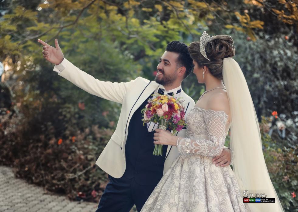 2019 Royal Luxury Wedding Dresses Off The Shoulder Lace Appliques Beads Sweep Train Long Sleeve Wedding Dress Tulle Plus Size Bridal Dress