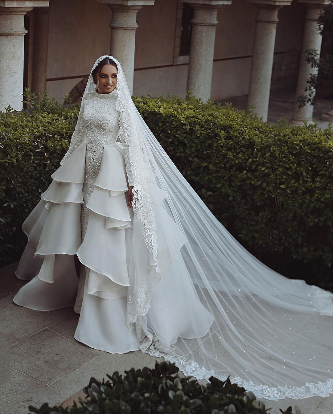 2018 New Arrival Muslim Wedding Dress High Collar Lace Appliqued Sequins Long Sleeve Bridal Gowns With Removable Overskirt