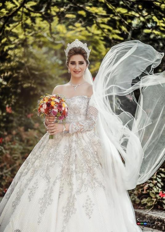 2019 Royal Luxury Wedding Dresses Off The Shoulder Lace Appliques Beads Sweep Train Long Sleeve Wedding Dress Tulle Plus Size Bridal Dress