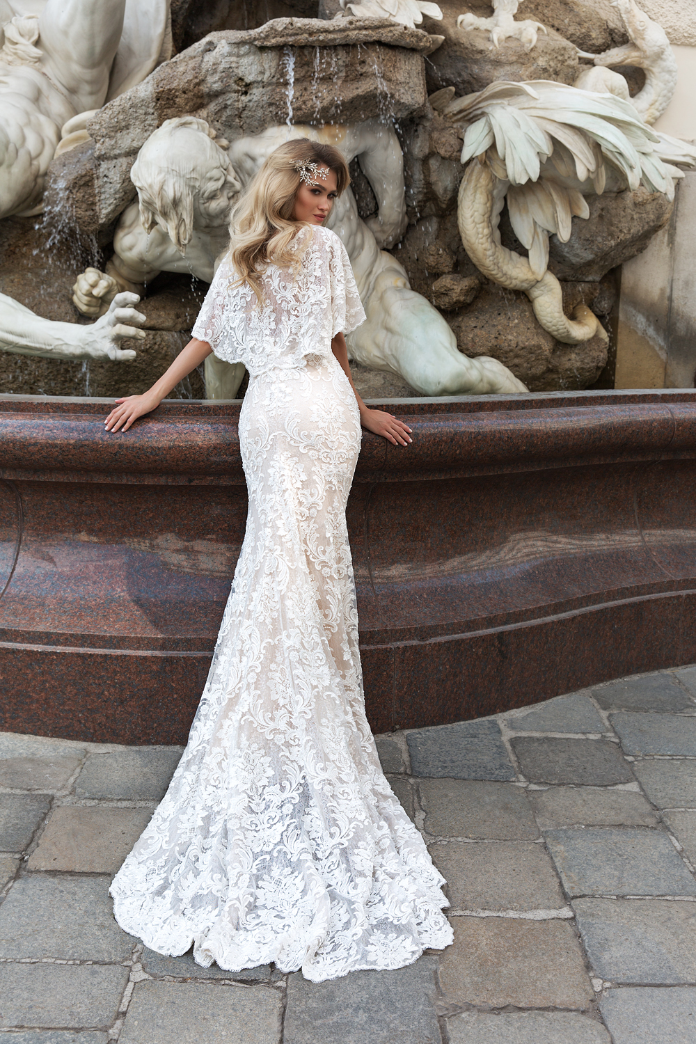 Crystal Design Mermaid Wedding Dresses Deep V Neck Sweep Train Lace Tulle Appliques Bell Sleeve Country Bridal Dress Vestido De Novia