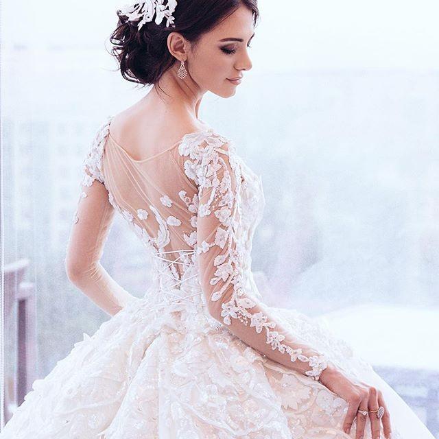 2018 Luxury Wedding Dresses Pearls Beaded Appliques Wedding Dresses Arabia Princess Royal Fabulous A Line Tulle Cathedral Train Bridal Gown