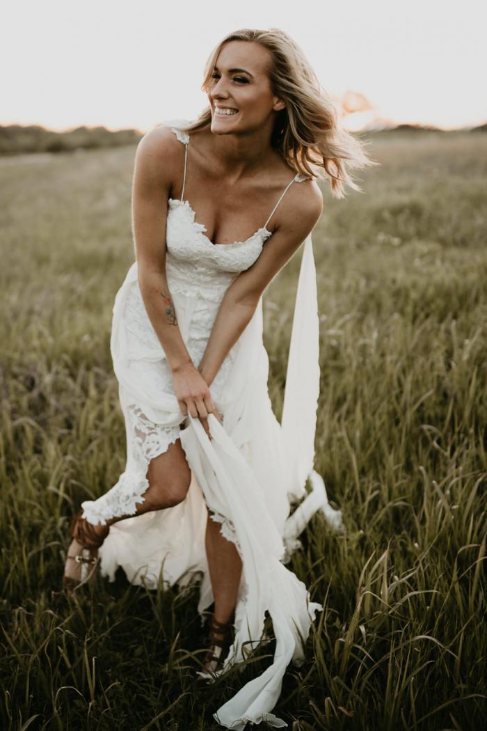 2019 Bohemian Wedding Dresses A Line Spaghetti Lace Appliques Sexy Backless Side Split Boho Wedding Dress Country Beach Bridal Gowns