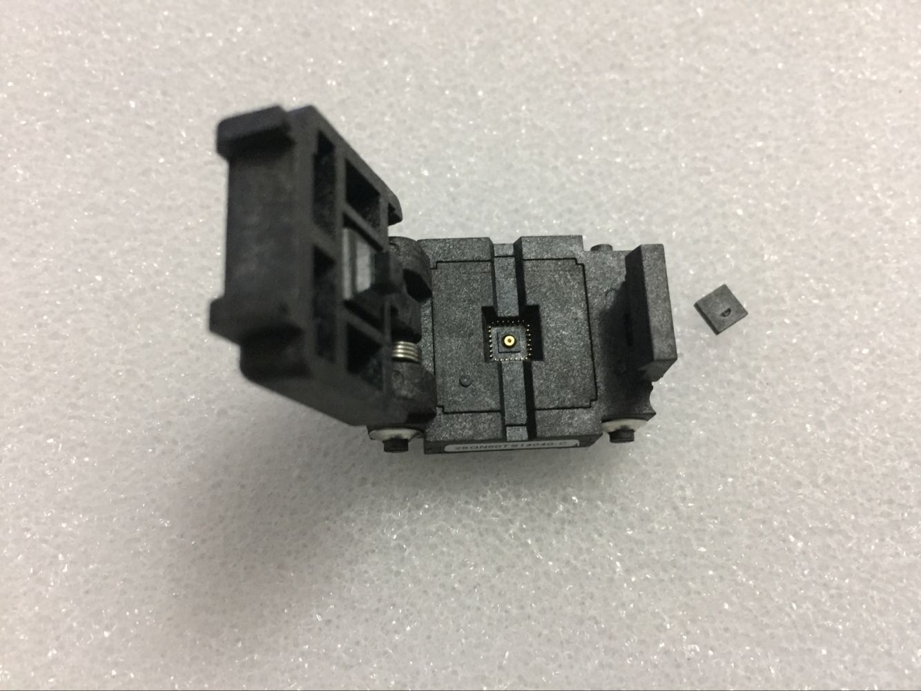 Plastronics ic test socket 28QN50TS14040 QFN28 DFN58 0.5mm Pitch 4x4mm burn in socket
