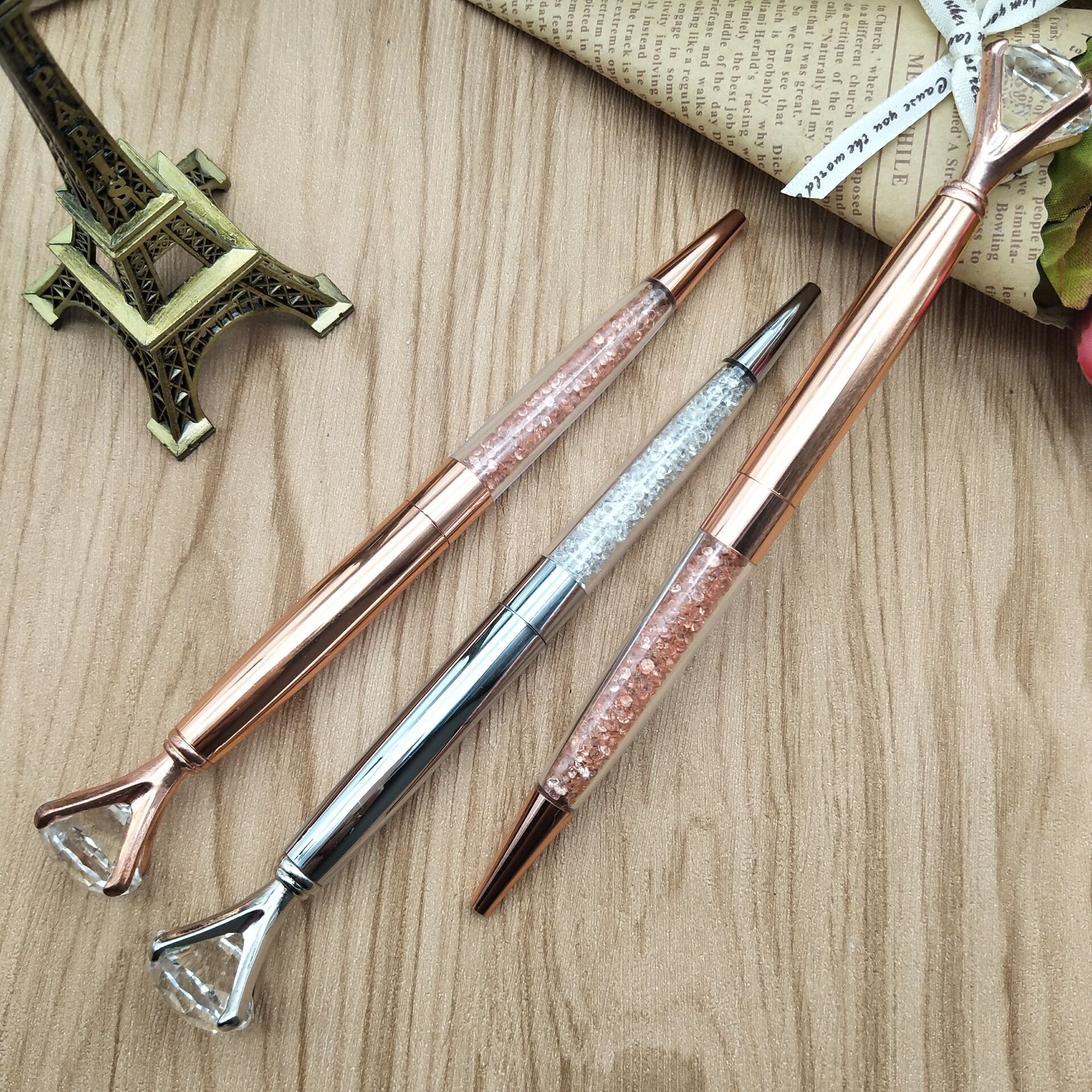Exquisite elegent crystal ballpen with big diamond top 19 karat diamond pen with small bling tub, Gold/rose gold/silver
Exquisite elegent crystal ballpen with big diamond top 19 karat diamond pen with small bling tub, Gold/rose gold/silver