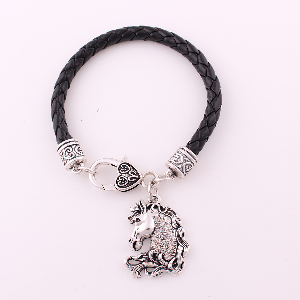 Antique Silver Color Animal Horse Head Charm Pendant Studded With Sparkling Crystal Leather Chain Bracelet Jewelry
Antique Silver Color Animal Horse Head Charm Pendant Studded With Sparkling Crystal Leather Chain Bracelet Jewelry