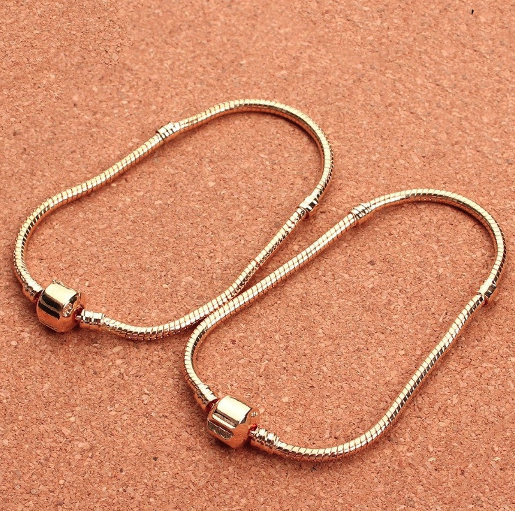 (In Stock)Factory Wholesale 925 Sterling Gold Bracelets 3mm Snake Chain Fit Charm Bead Bangle Bracelet Jewelry Gift For Men Women Charms
(In Stock)Factory Wholesale 925 Sterling Gold Bracelets 3mm Snake Chain Fit Charm Bead Bangle Bracelet Jewelry Gift For Men Women Charms