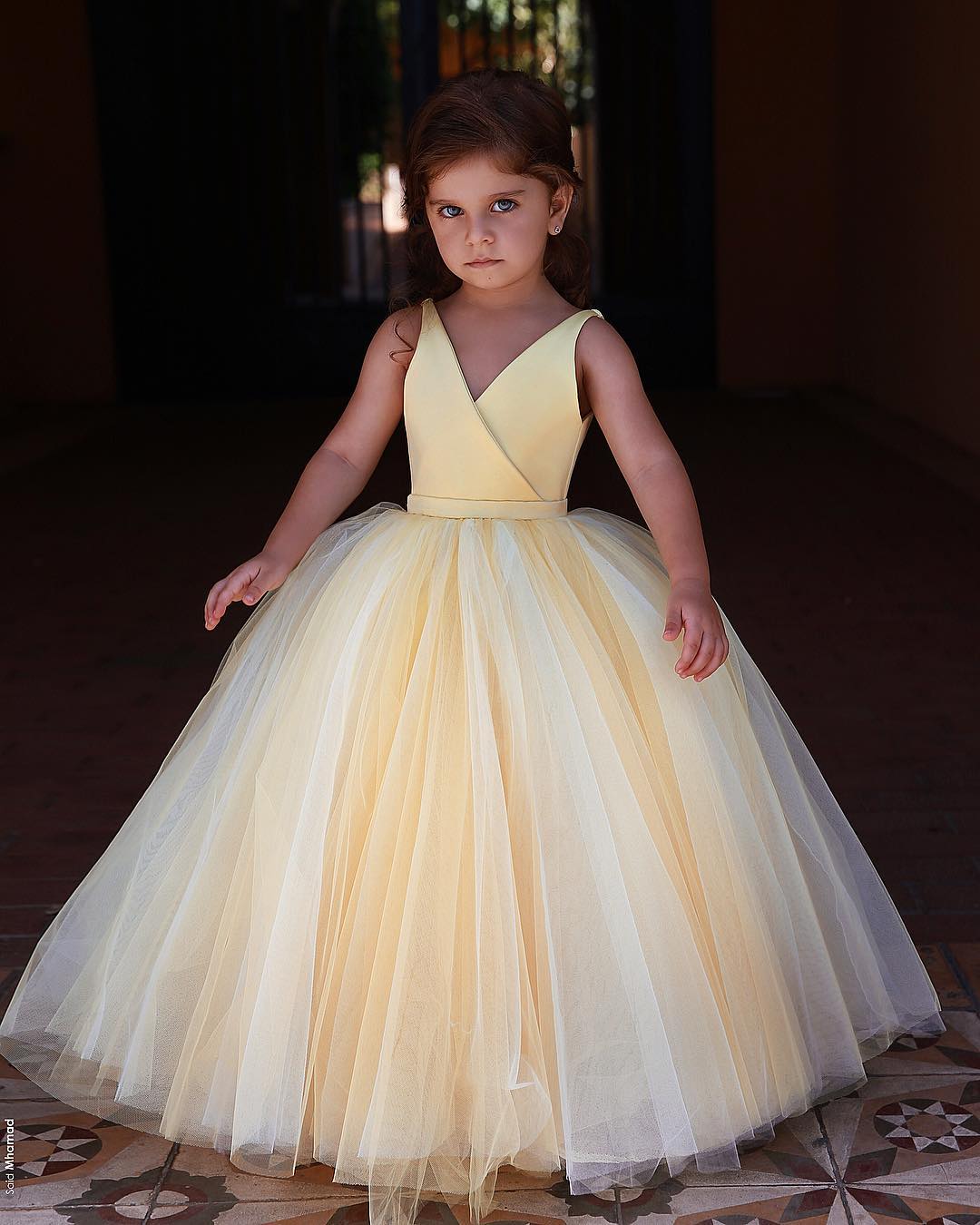 Light Yellow Ball Gown wer Girl Dresses For Wedding V Neck Toddler Pageant Gowns With Sash or Length Tulle Kids Prom Dress
