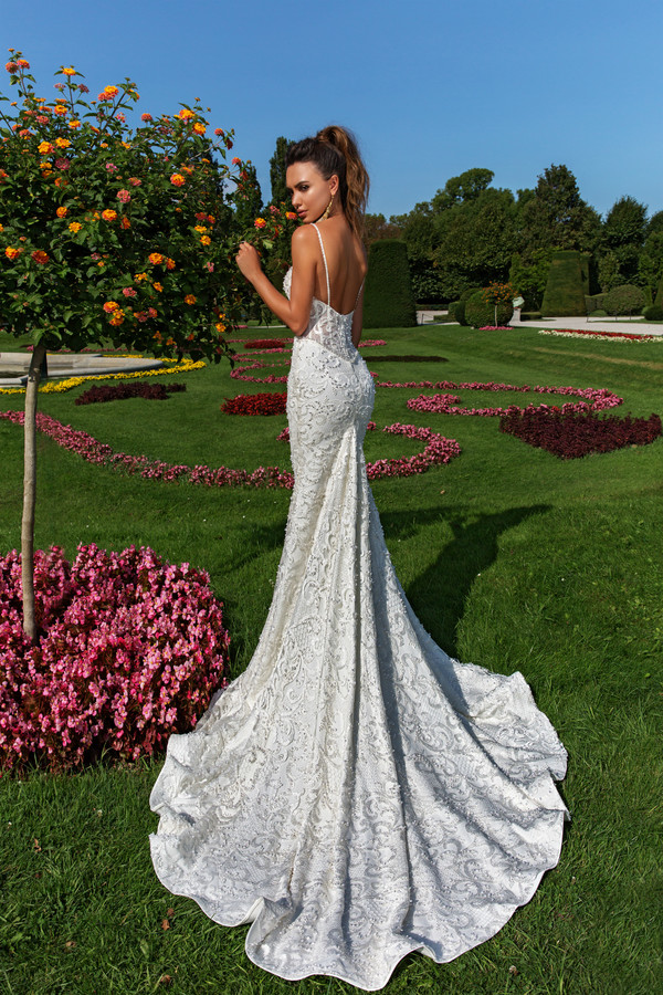 Sexy Mermaid Wedding Dresses Spaghetti Lace Appliques Beaded Sweep Train Backless Country Garden Bridal Gowns Long Plus Size Wedding Dress