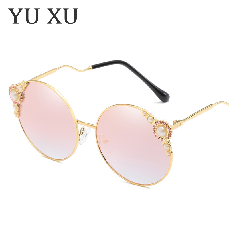 Yu Xu New Fashion Round Sunglasses Designer Brand Sunglasses For Women Pearl Lace Frame Curved Glasses Legs Sunglasses H108
Yu Xu New Fashion Round Sunglasses Designer Brand Sunglasses For Women Pearl Lace Frame Curved Glasses Legs Sunglasses H108