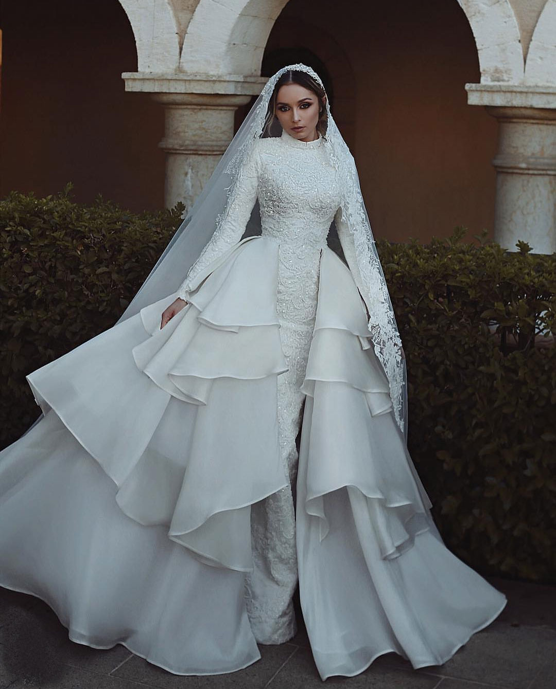 2018 New Arrival Muslim Wedding Dress High Collar Lace Appliqued Sequins Long Sleeve Bridal Gowns With Removable Overskirt