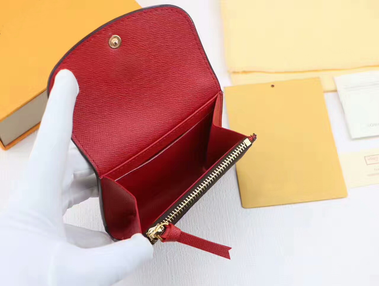 

2020 Fashion Women/Men Genuine Leather Short Hasp Wallets 11cm with dust bag box card Purses CX#48 Free Shipping 62361, Brown letter + dark red