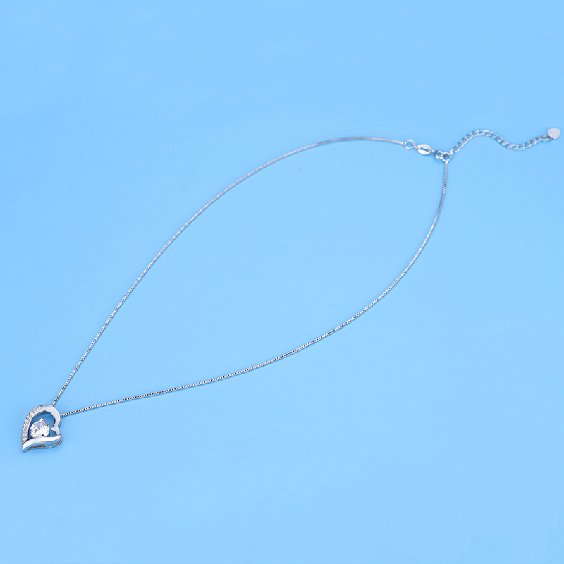 Charming S925 Silver-Plated Heart Shaped Pendant Necklace adorned with Glittering Diamond Crystals