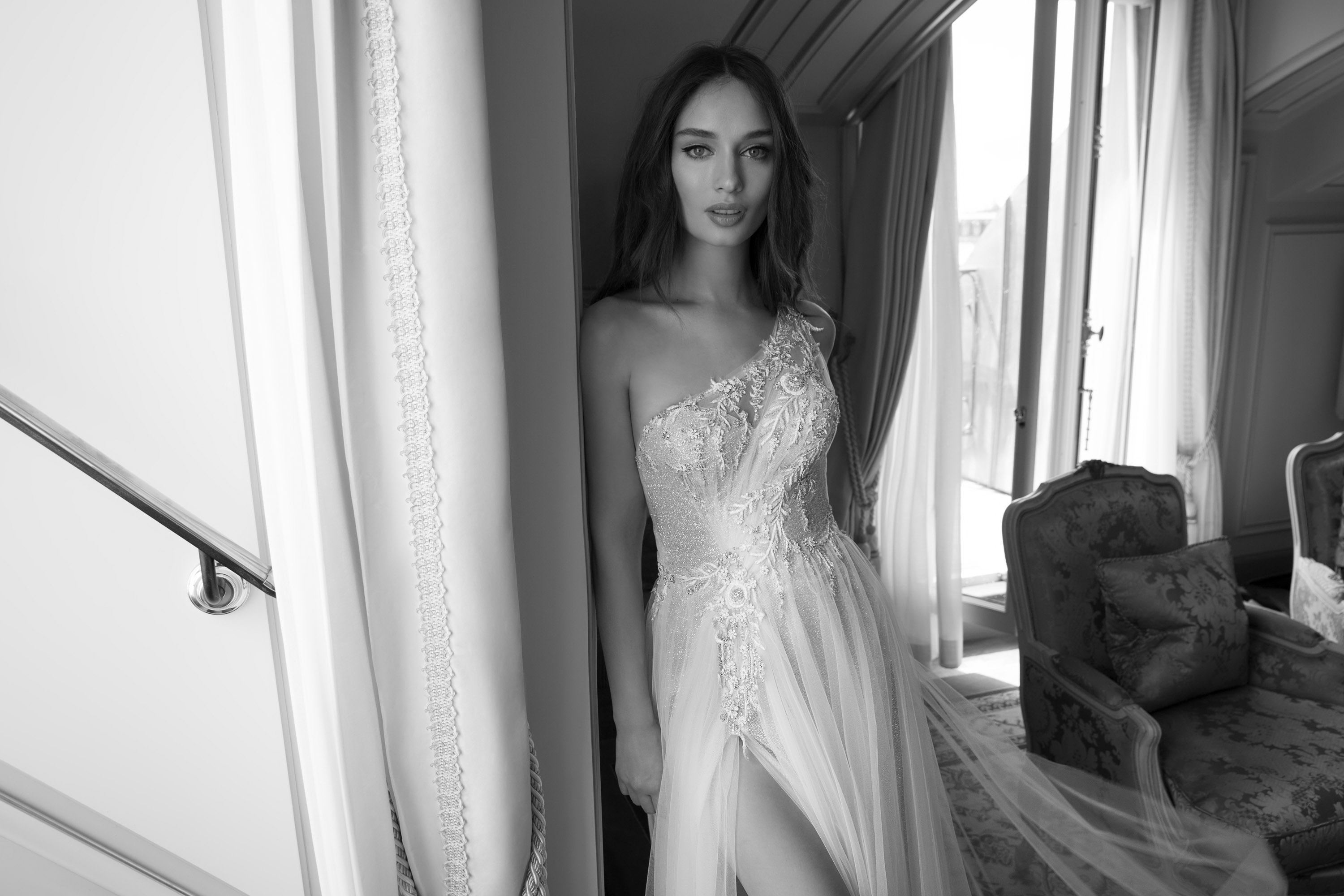 Bg A e Beach Dresses One Shoulder Lace Appliques Beaded Sexy High Split Wedding Dress Custom Made Plus Size Bridal Gowns