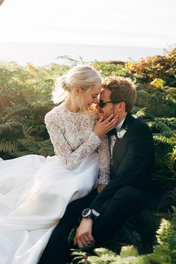 Modest Long Sleeve Wedding Dresses 2018 Split Lace Appliqued Open Backless Sweep Train Bohemian Bridal Gowns vestido de novia